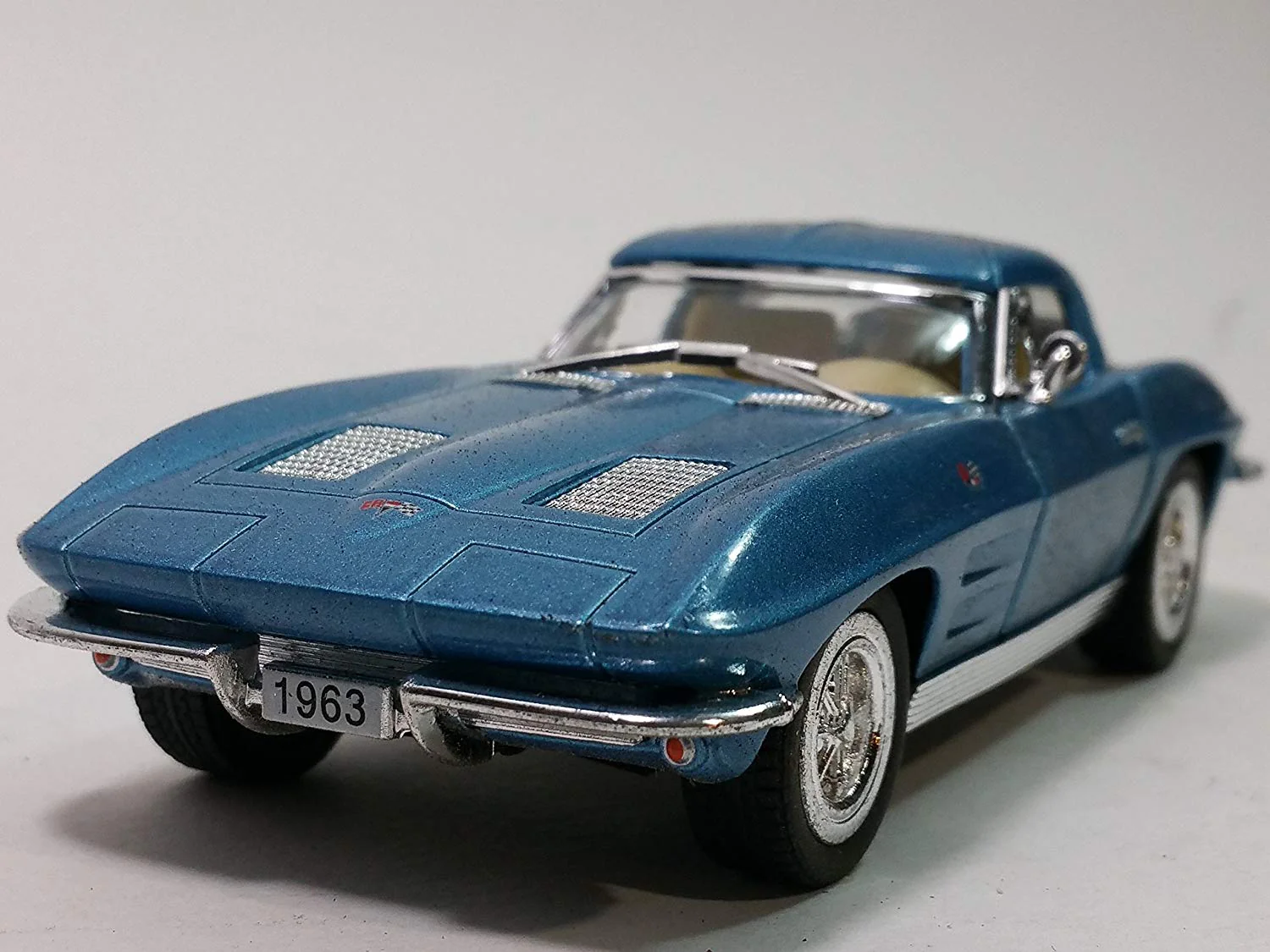 1963 Chevrolet Corvette Stingray Hardtop 5" Diecast Model Pullback - Kinsmart - KT5358 - Image 3